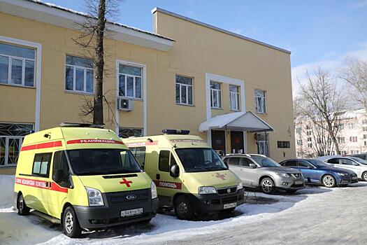 Водитель иномарки наехал на ковш для уборки снега в Богородском районе