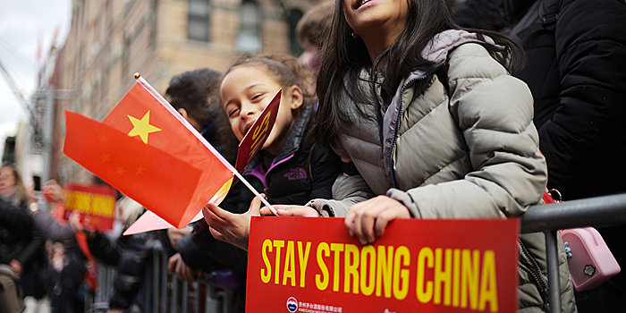 В квартале "Чайна Таун" Нью-Йорка прошло массовое шествие в честь традиционного китайского Нового года по лунному календарю