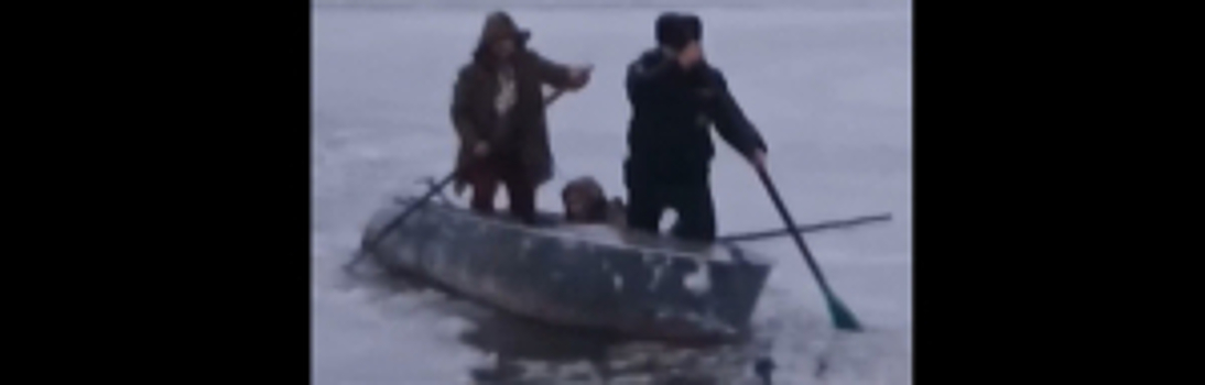 В Томской области сотрудник транспортной полиции вытащил из ледяной воды рыбака, который не мог спастись самостоятельно