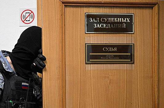 После слов жены о никчемности российский пенсионер схватился за молоток