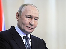 Экс-премьер объяснил отсутствие ударов по центру Киева порядочностью Путина