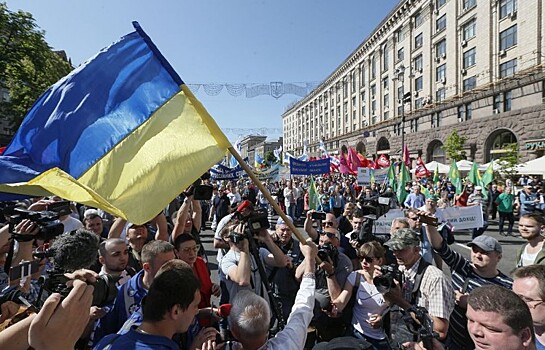 Правительство Украины хочет повысить налог на фонд зарплаты