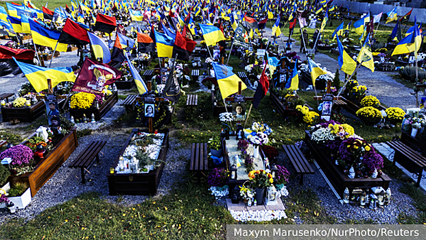 Зеленский сделал кладбища украинской национальной идеей
