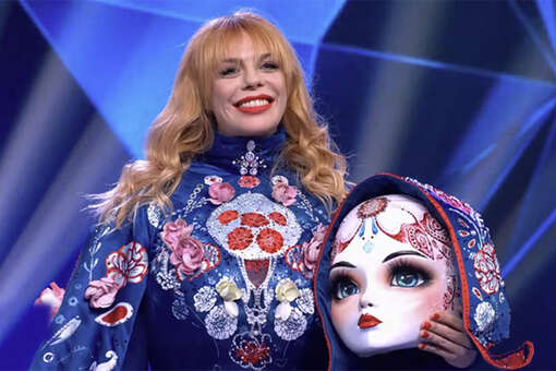 Певица Анастасия Стоцкая скрывалась в костюме Матрешки на телешоу «Маска»