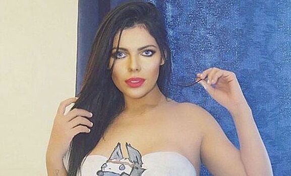 Бразильская модель Playboy снялась голой с Забивакой на груди