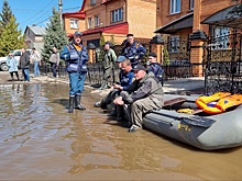 Как корреспондент "РГ" с волонтерами спасал людей в затопленном Оренбурге