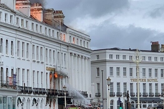 Постояльцев отеля в Англии эвакуировали из-за пожара