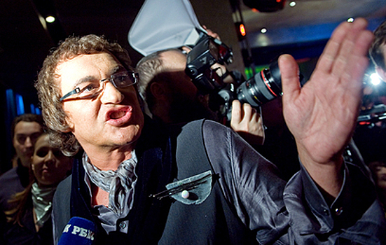 Поведение переживающего развод Диброва вызвало оторопь: со стаканом не расстается