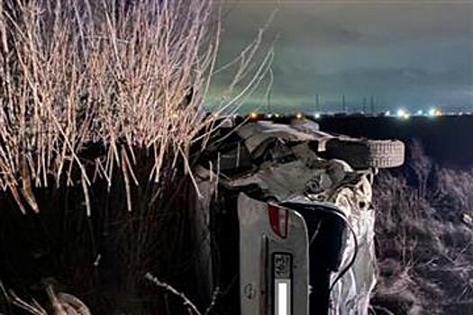 В Тольятти госпитализированы два человека, которые перевернулись на машине