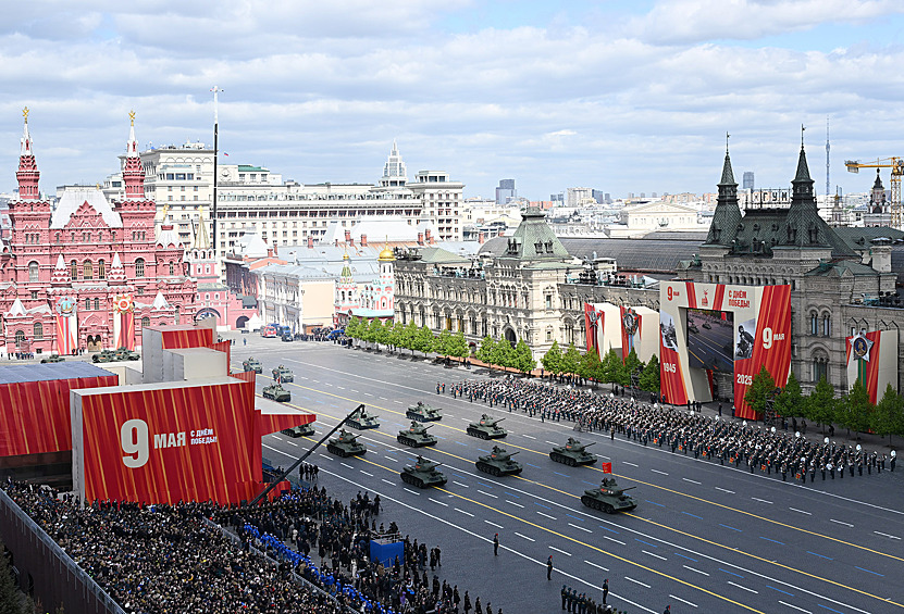 Военная техника на Красной площади в Москве на военном параде, посвященном 80-летию Победы в Великой Отечественной войне