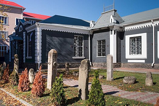 В краеведческом музее КЧР открылась выставка «Защита суверенитета России»