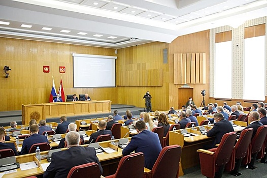 Депутаты Воронежской облдумы помогли собрать в школу ребят из ЛНР и ДНР