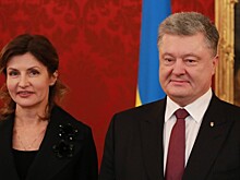 Жена прилюдно ублажила Порошенко