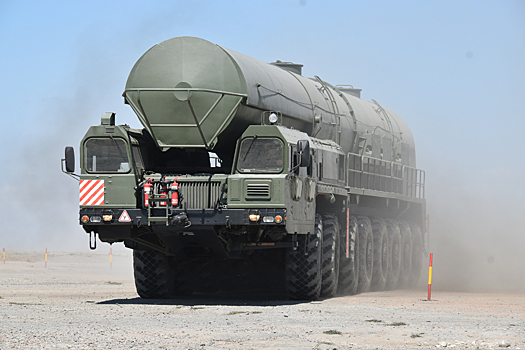 Механики-водители подвижных грунтовых ракетных комплексов готовятся к сдаче выпускных экзаменов в школе техников РВСН