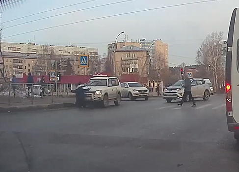 «Куда ты рулишь?»: женщина на «Лэнд Крузере» задавила пешехода на переходе — чья вина