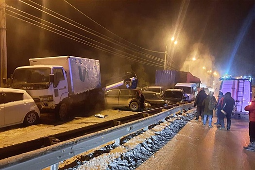 В Иркутске 18 машин столкнулись из-за коммунальной аварии