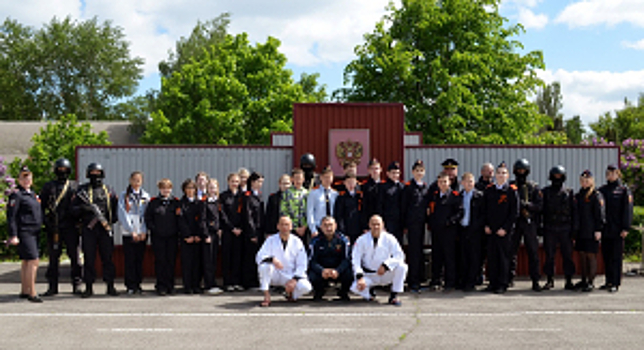 «Урок мужества» и экскурсию организовали полицейские и общественники для кадетов в батальоне патрульно-постовой службы полиции УМВД России по г. Липецку