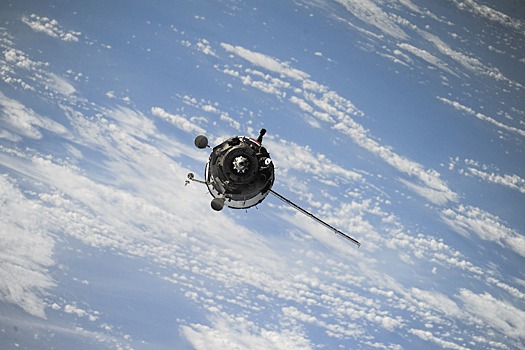 Российский спутник опасно сблизился с японским на орбите