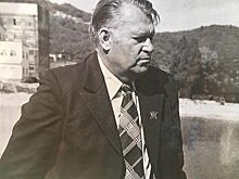 В Геленджике установили памятник чиновнику-коррупционеру