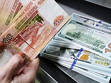 Национальные валюты против доллара: рубль идет в наступление