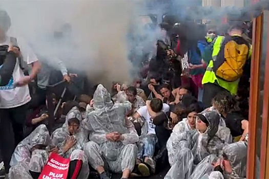 Захарова: Франция не имеет права критиковать кого-либо за нарушения прав человека после разгона митинга в Париже
