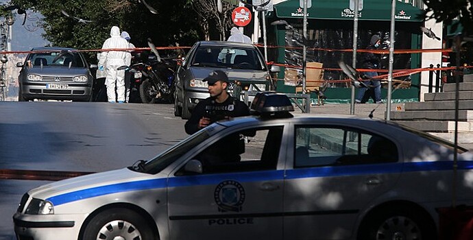 Неизвестные взорвали самодельную бомбу в Афинах