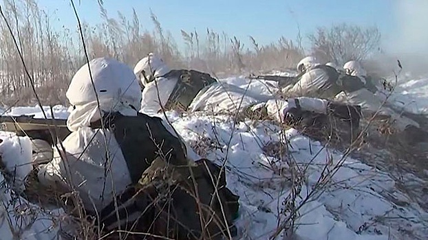 Бой на открытой местности: кадры тренировки курсантов ДВОКУ в Благовещенске