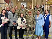Хинштейн вручил курянам медаль «Отец солдата»