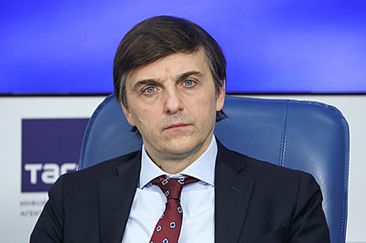 Кравцов призвал проводить работу для урегулирования зарплаты учителей