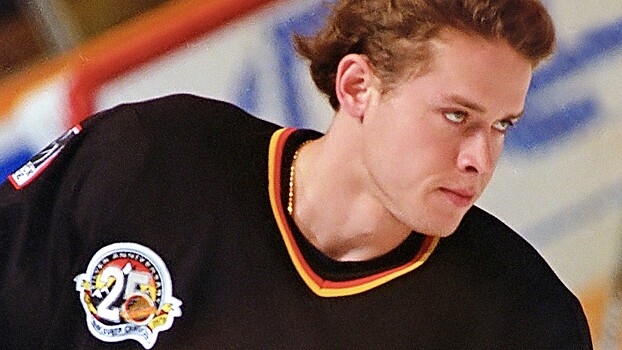 Великий гол Буре из 1991-го. Он впервые забил в НХЛ на глазах у Гретцки, подловив на ошибке канадского защитника