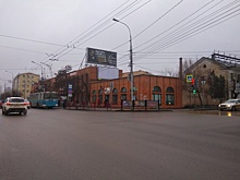 Волгоградский ТЮЗ не смог избавиться от дикой парковки у входа в театр