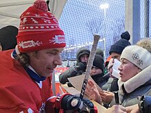 Мостовой сыграл за сборную легенд отечественного хоккея