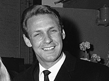 Умер актер из «‎Крутого Уокера»‎ и «‎Беверли-Хиллз, 90210»‎ Рон Харпер