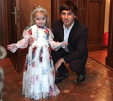 Пятилетняя дочь Максима Галкина мило поздравила папу с Днем защитника Отечества