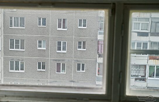 В Челябинске ученица 5 класса выпала из окна и умерла