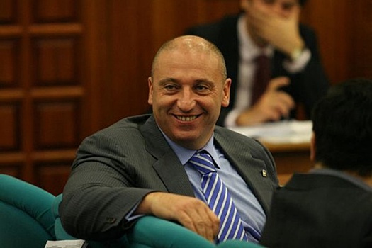 Депутат приморского заксобрания не смог полететь в Японию из-за долгов