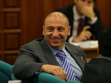 Депутат приморского заксобрания не смог полететь в Японию из-за долгов