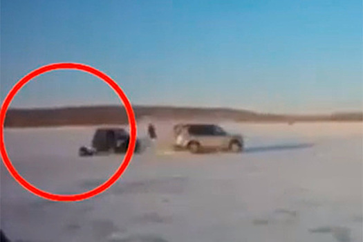 Машина сбила катающегося на «ватрушке» ребенка и попала на видео