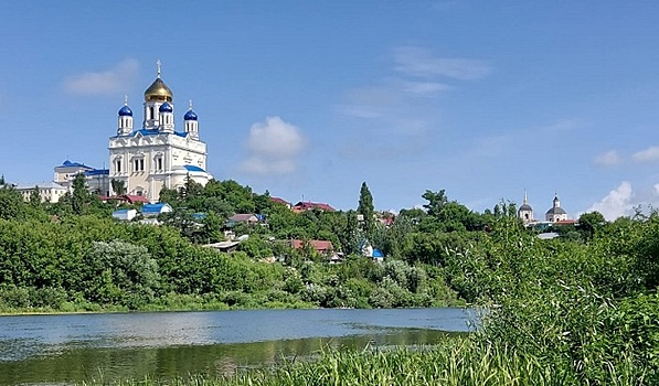 Шествие военных оркестров провели в курортном городе на Ставрополье