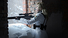 Ольга Хаку показала зимний косплей Снайпер Вульф из Metal Gear Solid