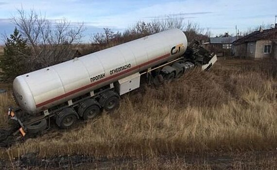 В Татарстане в кювет вылетел газовоз