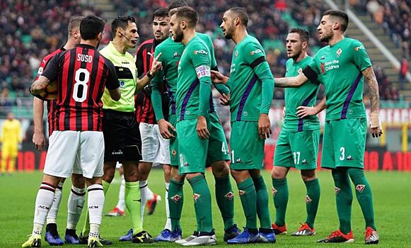 "Милан" проиграл "Фиорентине", "Наполи" сократил отставание от "Ювентуса"