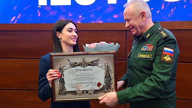 Замминистра обороны Фомин вручил ведомственные награды игрокам женского футбольного клуба ЦСКА