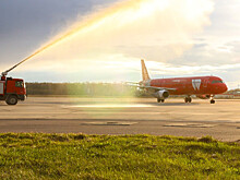 В Домодедово прилетел Airbus A321 авиакомпании Red Wings в красной ливрее
