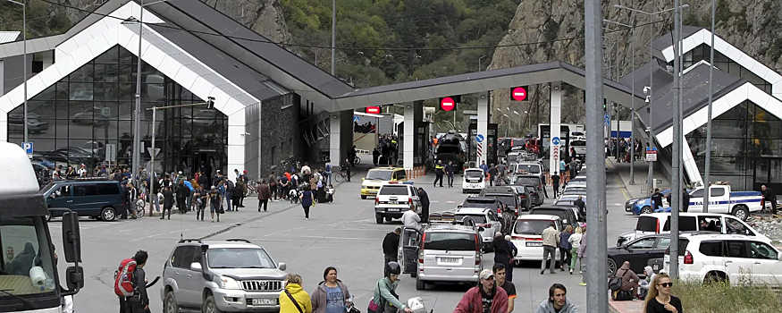 Грузия на месяц закроет проезды для легковых авто на границе с РФ
