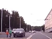 В Уфе 20-летняя девушка на иномарке сбила женщину с маленьким ребенком (ВИДЕО)