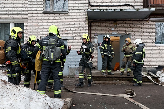 Губернатор Петербурга пообщался с жителями поврежденных из-за ЧП квартир