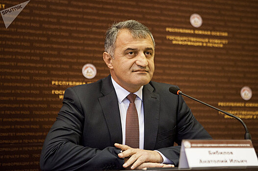 Бибилов поздравил энергетиков Южной Осетии