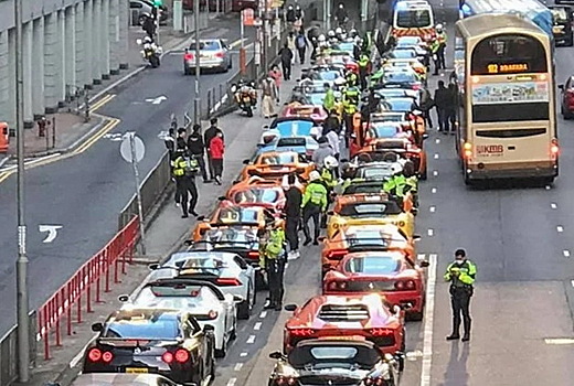 Видео: полиция перехватила 46 суперкаров уличных гонщиков