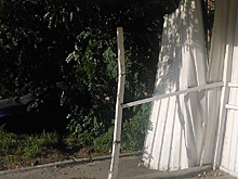 В Пензе автомобиль протаранил автобусную остановку